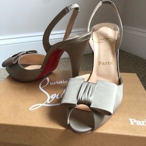 LOUBOUTIN JOLI NOEUD SLING *RARE* in TAUPE CREPE